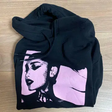 아리아나 그랑데 x H&M 콜라보 후드티