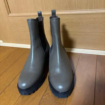 [새상품급] 다이애나 사이드 고어 부츠 트랙 밑창 23.5 다크 베이지