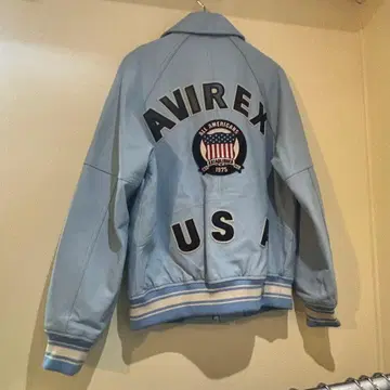 keiju kaneee 착용 AVIREX 라이트 블루 자켓