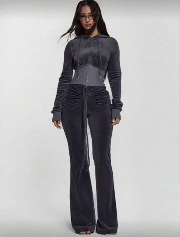 다크 그레이 후드 부착 셋업