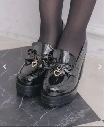 [새상품] 로지타 하트 참 리본 로퍼