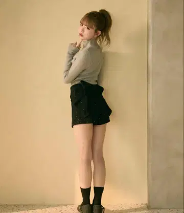 TITTY&CO. 백리본 라메 숏팬츠