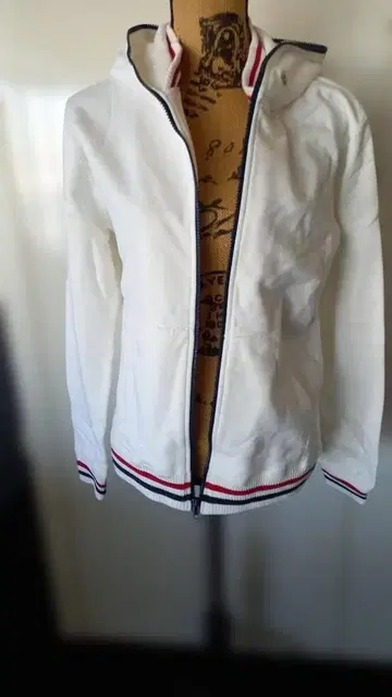 BEAMS 화이트 후드티