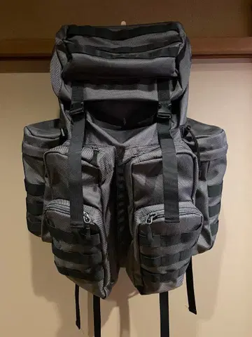 워크맨 여자 밀리터리 스타일 그레이 백팩