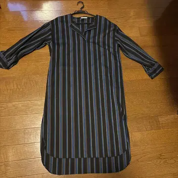 MJUKA 블랙 스트라이프 셔츠 원피스