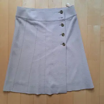 라이트 그레이 플레어 스커트 무릎 기장 4 버튼