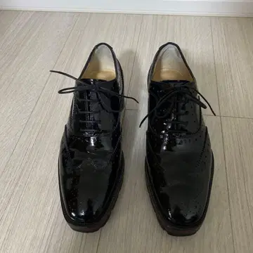 블랙 가죽 윙팁 슈즈