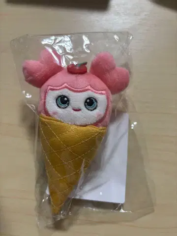 TWICE 모모 BABY LOVELYS 아이스 봉제 인형 배지