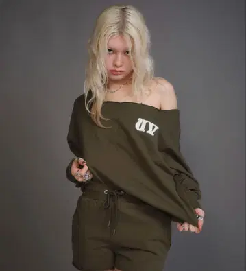 ACLENT 컷오프 원숄더 루즈 맨투맨