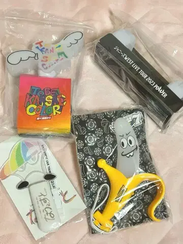 WEST. 응원봉 가격 인하, 낱개 판매 가능