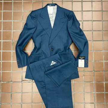 미사용 택 포함 일본제 노먼 하트넬 셋업 수트 광택감 있는 블루