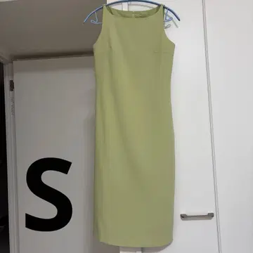 슬리브리스 무릎 기장 원피스 라이트 그린