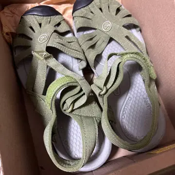 KEEN 올리브 스포츠 샌들