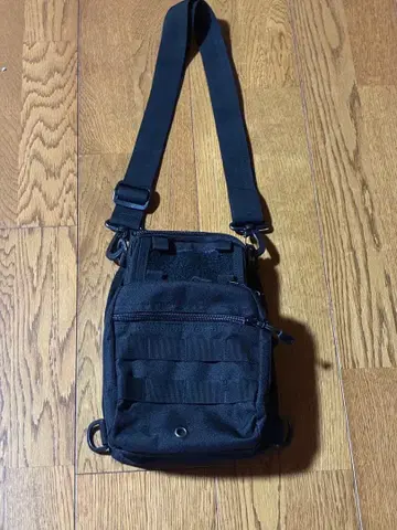 블랙 숄더백 컴팩트