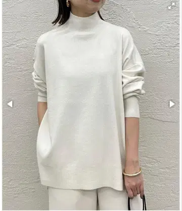 시착만 한 상품 LOUNGEDRESS 하이넥 총침 니트 아이보리