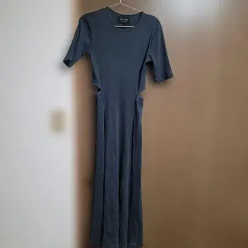 UNITED TOKYO beautility 사이드 디자인 컷 원피스