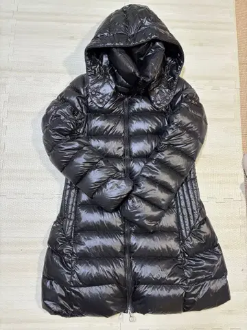 TATRAS 블랙 후드 부착 다운 자켓