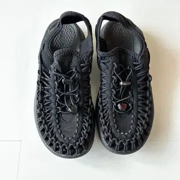 KEEN UNEEK 샌들