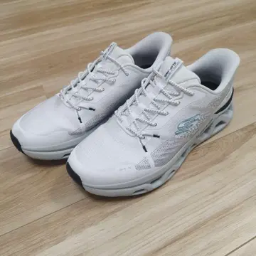 SKECHERS GLIDE-STEP 화이트 스니커즈