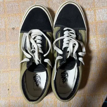 VANS 올리브/블랙 스니커즈