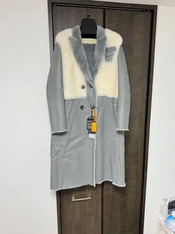 택 포함 새상품 그레이 무스탕 코트