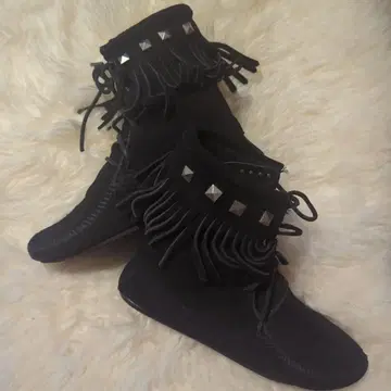 MINNETONKA 블랙 스웨이드 가죽 부츠