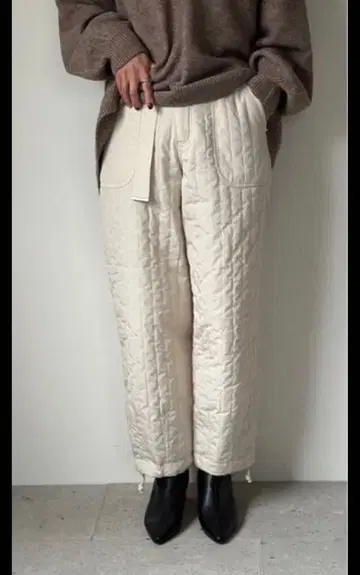 [ 새상품급 ] Ameri 퀼팅 팬츠 화이트 S사이즈