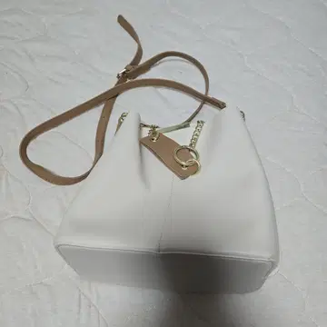 화이트 숄더백 합성 피혁