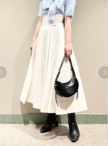 화이트 코튼 플레어 스커트