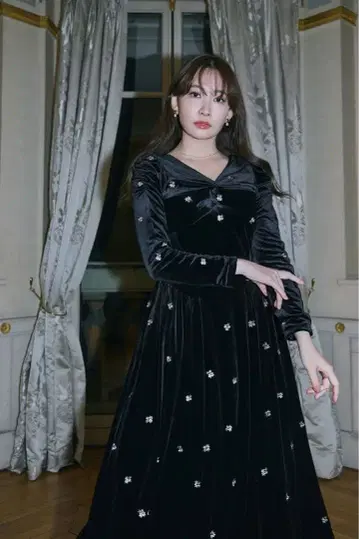 새상품 herlipto Belmont Floral Velour Dress