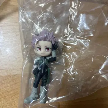 괴수 8호 나루미 겐 팔버스 피규어