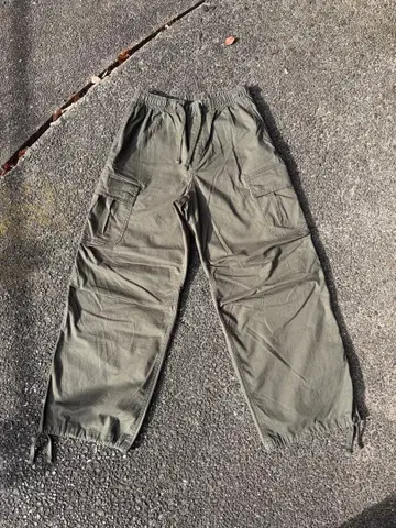 올리브 그린 카고 팬츠