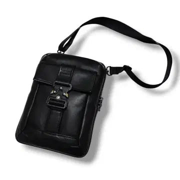 master Piece 숄더백 가죽