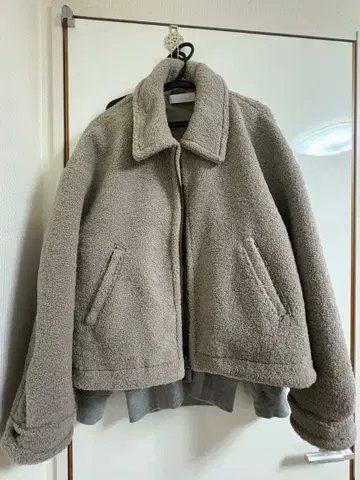 WYM LIDNM 베이지 플리스 자켓 숏 기장 블루종 보아