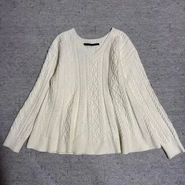 [ KBF+ ] V넥 페플럼 케이블 니트