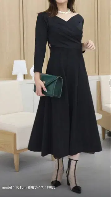 ROYAL PARTY 파워숄더 카슈쿨 니트 플레어 원피스