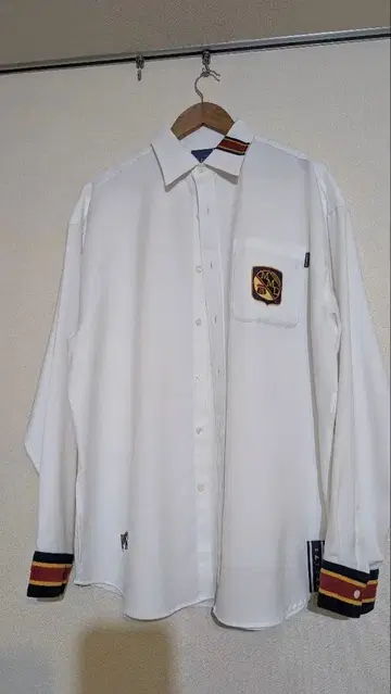 ROMANTIC CROWN 셔츠 BTS 착용