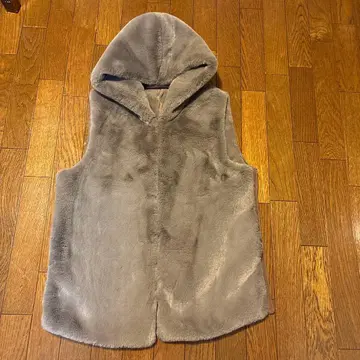 후드 부착 그레이 인조 모피 베스트