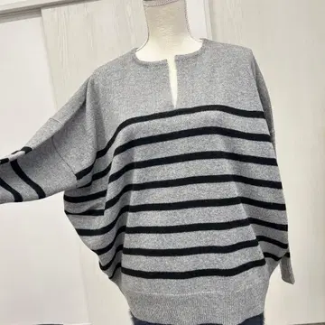그레이 스트라이프 니트 [ MAITRESSE ]