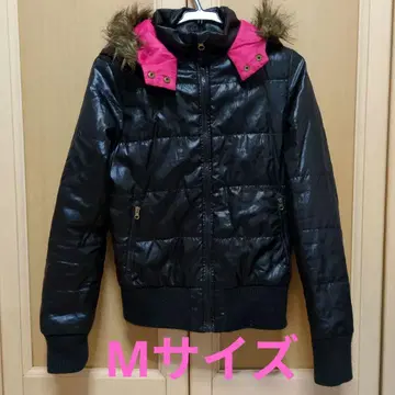 후드 부착 블랙 다운 자켓 M 사이즈 여성용 자켓 퍼 부착