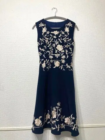 cawaii 자수 슬리브리스 무릎 기장 원피스 포멀 네이비 컬러