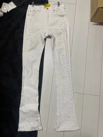 GUAPI 구아피 프리미엄 데님 플레어 팬츠 화이트 스톤 팬츠