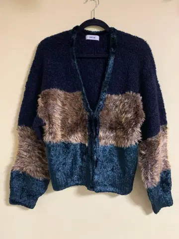 주말 한정 가격 인하! 새상품급! ZUCCA 가디건