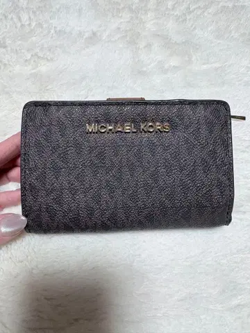 MICHAEL KORS 이단 접이식 지갑 브라운