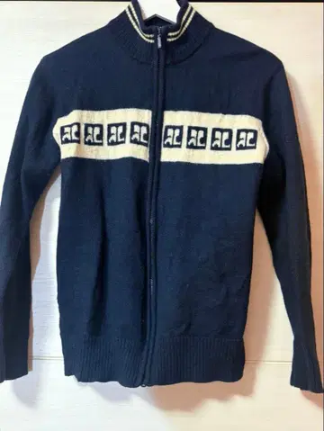 네이비 지퍼 니트 스웨터