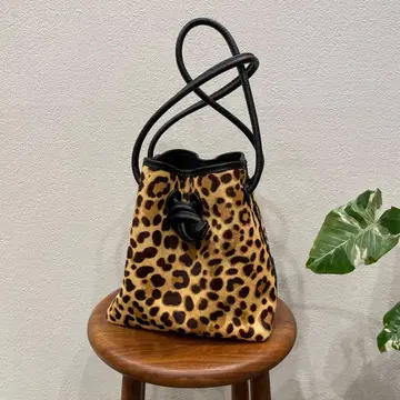 VASIC x BEAUTY&YOUTH 콜라보 백