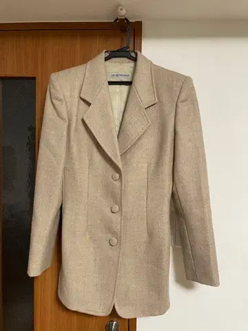 엠포리오 아르마니 베이지 테일러드 자켓