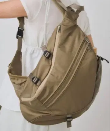 un/neu 멀티 아웃 포켓 문 바디백