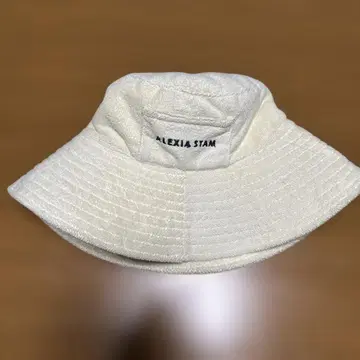 ALEXIA STAM 버킷햇 화이트