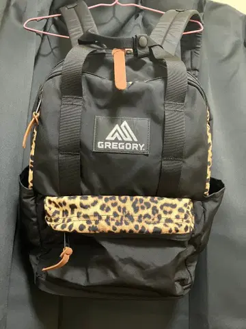 GREGORY 블랙 백팩 레오파드 무늬